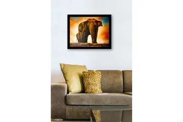 Inramad Canvastavla i trä - 41x56 cm - Storslagen elefant med ett kalv som står nära sin mor - Brun / Orange / Beige - Inredning - Tavlor & posters - Canvastavla