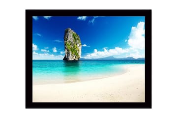 Inramad Canvastavla i trä - 41x56 cm - Storslagen klippa som reser sig ur det turkosa havet - Turkos / Blå / Grön - Inredning - Tavlor & posters - Canvastavla