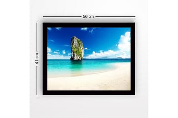 Inramad Canvastavla i trä - 41x56 cm - Storslagen klippa som reser sig ur det turkosa havet - Turkos / Blå / Grön - Inredning - Tavlor & posters - Canvastavla