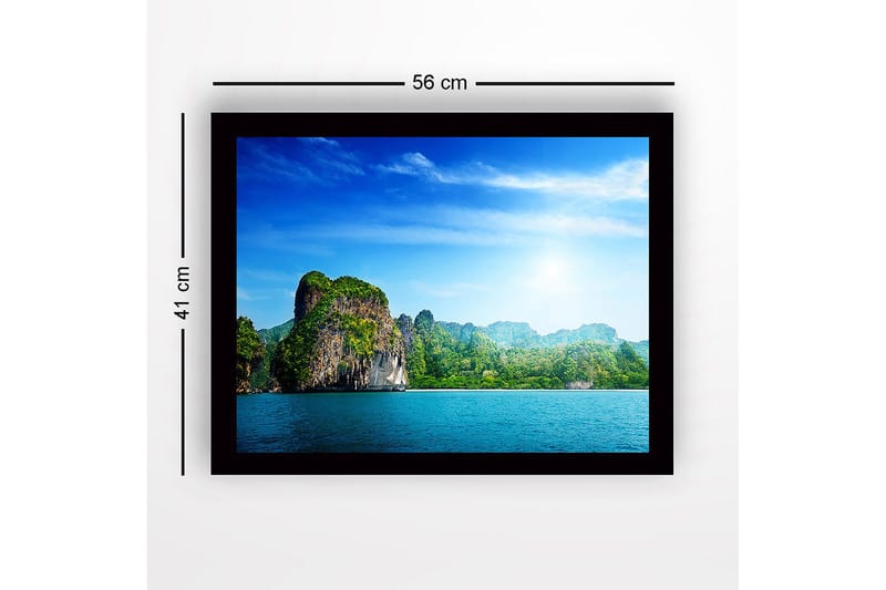 Inramad Canvastavla i trä - 41x56 cm - Storslagen kustlinje med klippformationer och grönskande vegetation - Blå / Grön / Vit - Inredning - Tavlor & posters - Canvastavla