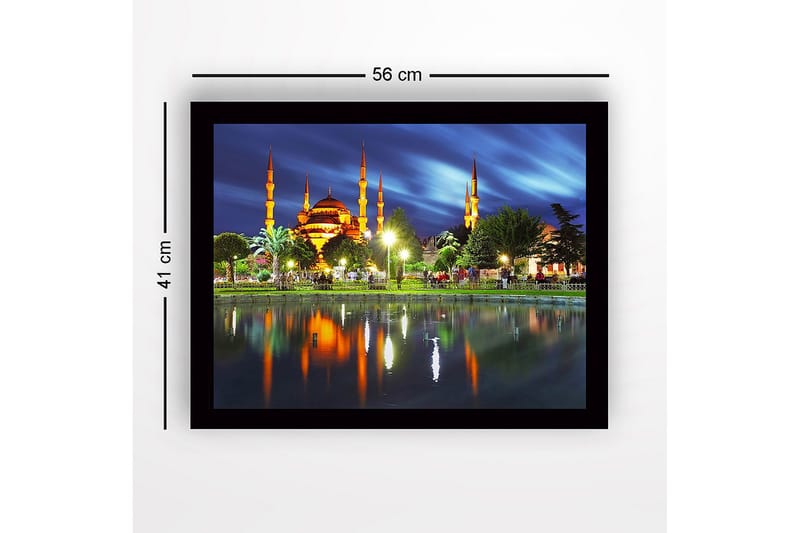 Inramad Canvastavla i trä - 41x56 cm - Storslagen moské med upplysta minareter vid en spegelblanka sjö - Orange / Grön / Blå - Inredning - Tavlor & posters - Canvastavla