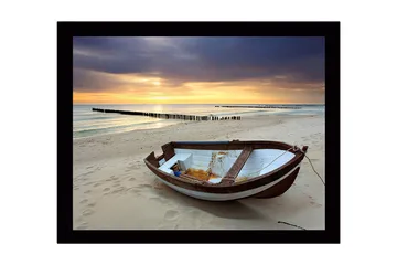 Inramad Canvastavla i trä - 41x56 cm - Strand med en gammal båt i solnedgångens ljus - Blå / Orange / Vit - Inredning - Tavlor & posters - Canvastavla