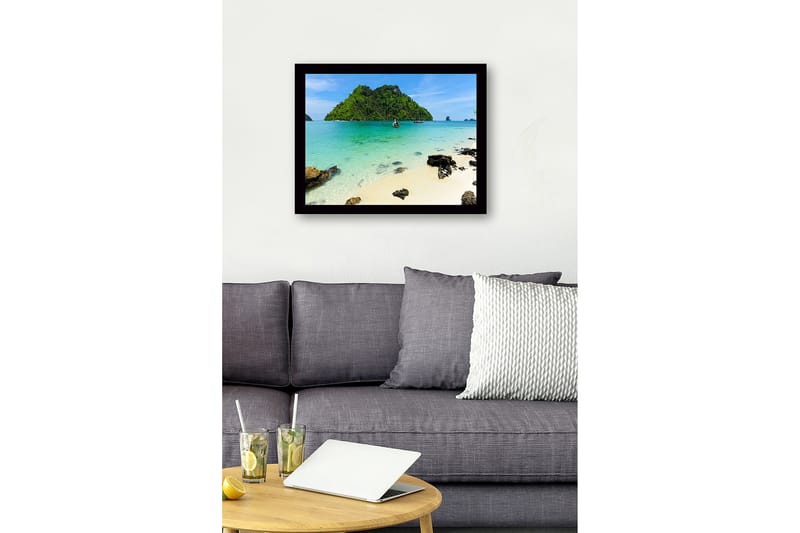 Inramad Canvastavla i trä - 41x56 cm - Tropisk strand med klarblått vatten och grönskande öar - Turkos / Grön / Beige - Inredning - Tavlor & posters - Canvastavla