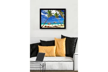 Inramad Canvastavla i trä - 41x56 cm - Tropisk strand med palmer och solstolar - Blå / Grön / Beige - Inredning - Tavlor & posters - Canvastavla