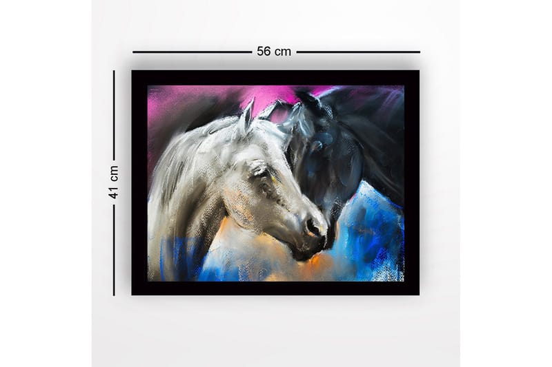 Inramad Canvastavla i trä - 41x56 cm - Två hästar i kontrasterande färger, en vit och en svart, som möts i en dynamisk komposition - Vit / Svart / Blå - Inredning - Tavlor & posters - Canvastavla