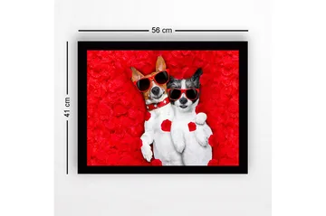 Inramad Canvastavla i trä - 41x56 cm - Två hundar i solglasögon omgivna av röda rosblad - Röd / Svart / Vit - Inredning - Tavlor & posters - Canvastavla