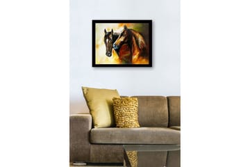 Inramad Canvastavla i trä - 41x56 cm - Två majestätiska hästar som står nära varandra - Brun / Svart / Orange - Inredning - Tavlor & posters - Canvastavla