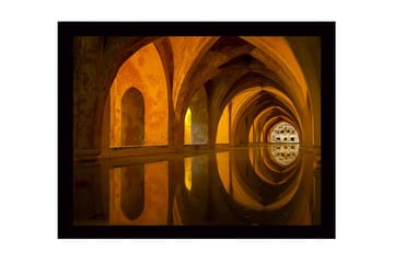 Inramad Canvastavla i trä - 41x56 cm - Vacker arkitektur med reflektioner i en stilla vattenyta - Guld / Orange / Brun - Inredning - Tavlor & posters - Canvastavla