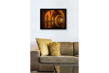 Inramad Canvastavla i trä - 41x56 cm - Vacker arkitektur med reflektioner i en stilla vattenyta - Guld / Orange / Brun - Inredning - Tavlor & posters - Canvastavla