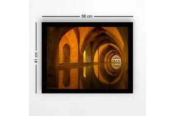 Inramad Canvastavla i trä - 41x56 cm - Vacker arkitektur med reflektioner i en stilla vattenyta - Guld / Orange / Brun - Inredning - Tavlor & posters - Canvastavla