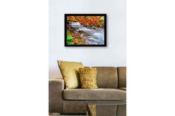 Inramad Canvastavla i trä - 41x56 cm - Vacker bäck med höstfärger och rinnande vatten - Orange / Grön / Brun - Inredning - Tavlor & posters - Canvastavla