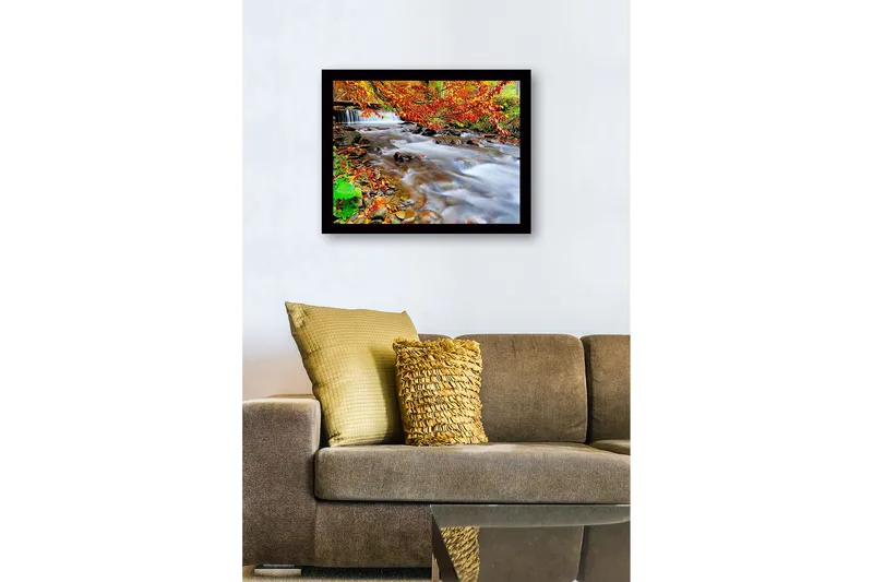 Inramad Canvastavla i trä - 41x56 cm - Vacker bäck med höstfärger och rinnande vatten - Orange / Grön / Brun - Inredning - Tavlor & posters - Canvastavla