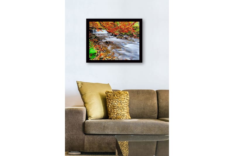 Inramad Canvastavla i trä - 41x56 cm - Vacker bäck med höstfärger och rinnande vatten - Orange / Grön / Brun - Inredning - Tavlor & posters - Canvastavla