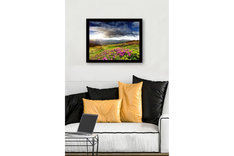 Inramad Canvastavla i trä - 41x56 cm - Vacker fjällandskap med blomstrande ängar - Grön / Rosa / Blå - Inredning - Tavlor & posters - Canvastavla