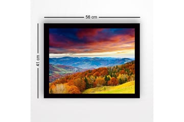 Inramad Canvastavla i trä - 41x56 cm - Vacker höstlandskap med färgglada träd och fjärran berg - Orange / Grön / Blå - Inredning - Tavlor & posters - Canvastavla