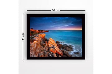 Inramad Canvastavla i trä - 41x56 cm - Vacker kustlinje med klippor och hav i skymningsljus - Turkos / Orange / Grå - Inredning - Tavlor & posters - Canvastavla