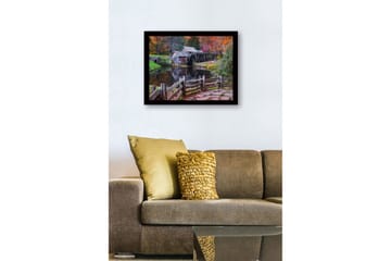 Inramad Canvastavla i trä - 41x56 cm - Vacker kvarn vid en spegelblanka sjö omgiven av höstfärger - Grön / Orange / Brun - Inredning - Tavlor & posters - Canvastavla