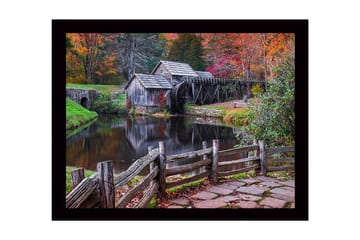 Inramad Canvastavla i trä - 41x56 cm - Vacker kvarn vid en spegelblanka sjö omgiven av höstfärger - Grön / Orange / Brun - Inredning - Tavlor & posters - Canvastavla