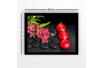Inramad Canvastavla i trä - 41x56 cm - Vacker samling av orkidéer och levande ljus på svarta stenar - Röd / Svart / Grön - Inredning - Tavlor & posters - Canvastavla