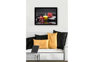 Inramad Canvastavla i trä - 41x56 cm - Vacker sammansättning av orkidéer och ett ljus på svarta stenar - Röd / Gul / Svart - Inredning - Tavlor & posters - Canvastavla