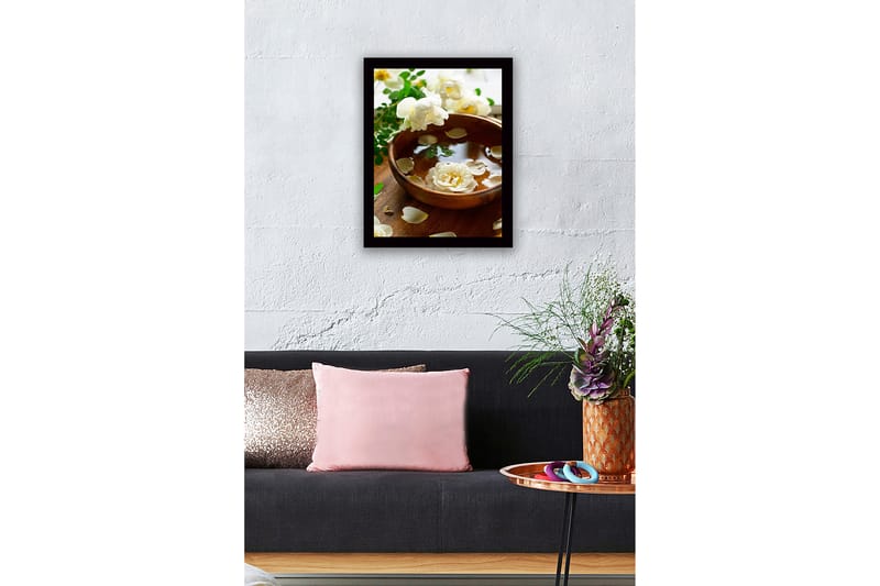 Inramad Canvastavla i trä - 41x56 cm - Vacker skål med flytande blommor och kronblad - Vit / Grön / Brun - Inredning - Tavlor & posters - Canvastavla