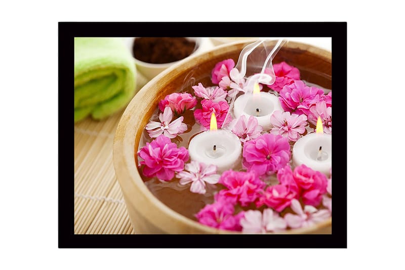 Inramad Canvastavla i trä - 41x56 cm - Vacker skål med flytande blommor och ljus, Rosa / Vitt / Brunt