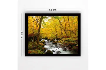 Inramad Canvastavla i trä - 41x56 cm - Vacker skog med en porlande bäck omgiven av gyllene höstlöv - Gult / Grönt / Brunt - Inredning - Tavlor & posters - Canvastavla