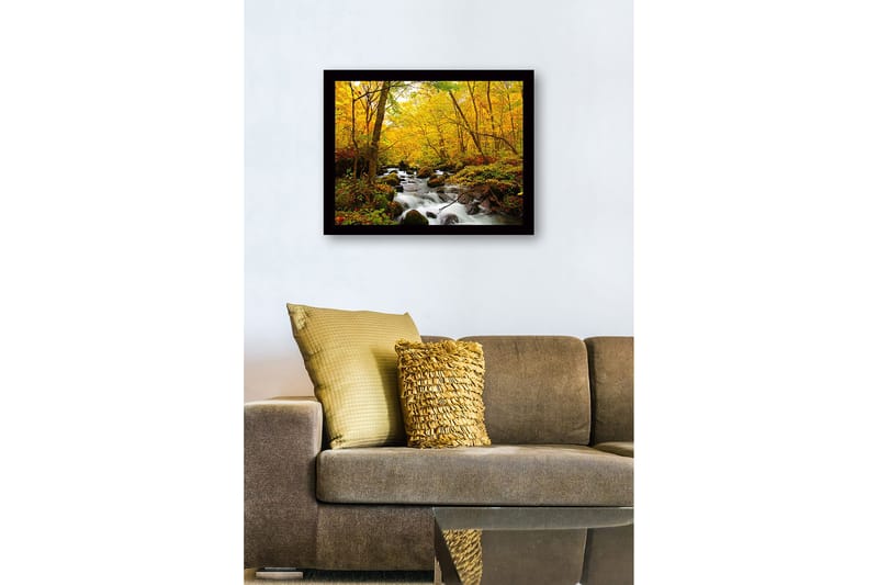 Inramad Canvastavla i trä - 41x56 cm - Vacker skog med en porlande bäck omgiven av gyllene höstlöv - Gult / Grönt / Brunt - Inredning - Tavlor & posters - Canvastavla