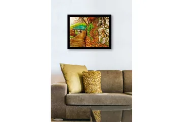 Inramad Canvastavla i trä - 41x56 cm - Vacker skogsstig vid en klar sjö omgiven av höstfärger - Grön / Orange / Brun - Inredning - Tavlor & posters - Canvastavla