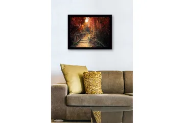 Inramad Canvastavla i trä - 41x56 cm - Vacker stig genom en höstfärgad skog - Röd / Orange / Brun - Inredning - Tavlor & posters - Canvastavla