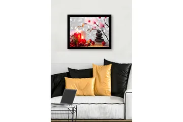 Inramad Canvastavla i trä - 41x56 cm - Vacker stillhet med ljus, blommor och stenar - Röd / Svart / Rosa - Inredning - Tavlor & posters - Canvastavla