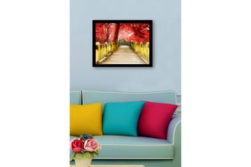 Inramad Canvastavla i trä - 41x56 cm - Vacker träbro omgiven av röda träd i en höstlig miljö - Röd / Gul / Brun - Inredning - Tavlor & posters - Canvastavla