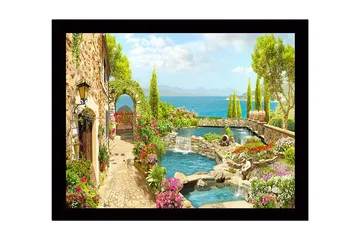 Inramad Canvastavla i trä - 41x56 cm - Vacker trädgård med blomsterarrangemang och en stilla vattenyta - Grön / Rosa / Blå - Inredning - Tavlor & posters - Canvastavla