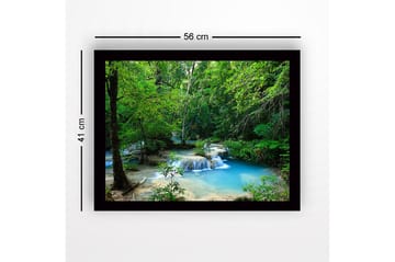 Inramad Canvastavla i trä - 41x56 cm - Vacker vattenfall i en grönskande skogsmiljö - Grön / Blå / Beige - Inredning - Tavlor & posters - Canvastavla