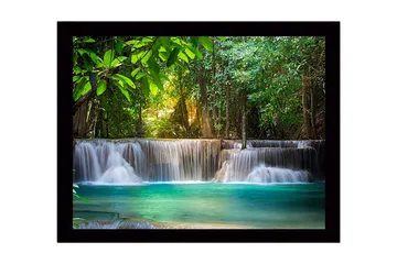 Inramad Canvastavla i trä - 41x56 cm - Vacker vattenfall i en grönskande skogsmiljö - Grön / Turkos / Brun - Inredning - Tavlor & posters - Canvastavla