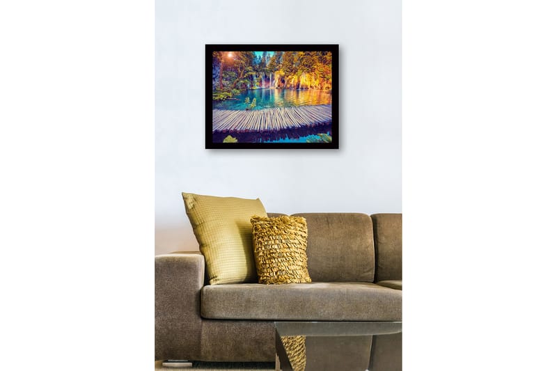 Inramad Canvastavla i trä - 41x56 cm - Vacker vattenfall med klart blått vatten omgiven av grönskande träd och växter - Blå / Grön / Orange - Inredning - Tavlor & posters - Canvastavla