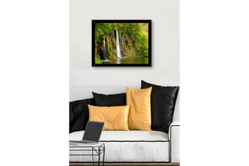 Inramad Canvastavla i trä - 41x56 cm - Vacker vattenfall omgiven av frodig grönska - Grön / Brun / Blå - Inredning - Tavlor & posters - Canvastavla