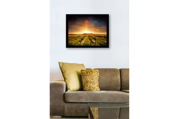 Inramad Canvastavla i trä - 41x56 cm - Vacker vinodling under en gyllene solnedgång - Guld / Grön / Brun - Inredning - Tavlor & posters - Canvastavla