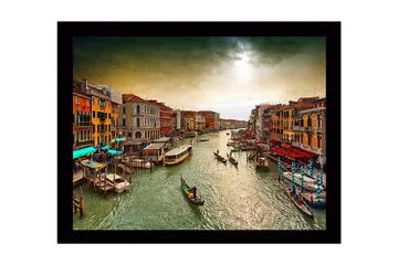 Inramad Canvastavla i trä - 41x56 cm - Vacker vy över en kanal i Venedig med färgglada byggnader och gondoler - Grön / Orange / Blå - Inredning - Tavlor & posters - Canvastavla
