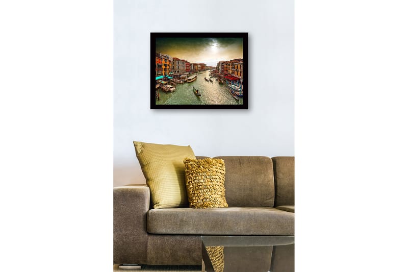 Inramad Canvastavla i trä - 41x56 cm - Vacker vy över en kanal i Venedig med färgglada byggnader och gondoler - Grön / Orange / Blå - Inredning - Tavlor & posters - Canvastavla