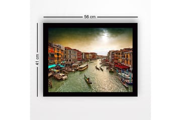 Inramad Canvastavla i trä - 41x56 cm - Vacker vy över en kanal i Venedig med färgglada byggnader och gondoler - Grön / Orange / Blå - Inredning - Tavlor & posters - Canvastavla