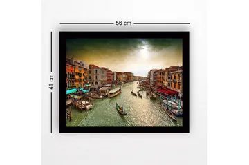 Inramad Canvastavla i trä - 41x56 cm - Vacker vy över en kanal i Venedig med färgglada byggnader och gondoler - Grön / Orange / Blå - Inredning - Tavlor & posters - Canvastavla