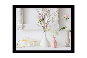 Inramad Canvastavla i trä - 41x56 cm - Vackra vaser med blommor och ljusarrangemang - Vit / Ljusrosa / Beige - Inredning - Tavlor & posters - Canvastavla