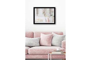 Inramad Canvastavla i trä - 41x56 cm - Vackra vaser med blommor och ljusarrangemang - Vit / Ljusrosa / Beige - Inredning - Tavlor & posters - Canvastavla