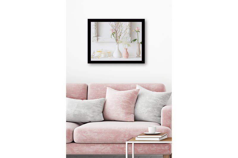 Inramad Canvastavla i trä - 41x56 cm - Vackra vaser med blommor och ljusarrangemang - Vit / Ljusrosa / Beige - Inredning - Tavlor & posters - Canvastavla