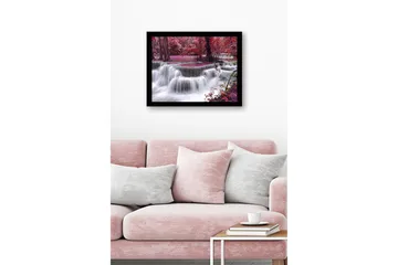 Inramad Canvastavla i trä - 41x56 cm - Vattenfall omgiven av färgglada träd och vegetation - Röd / Lila / Vit - Inredning - Tavlor & posters - Canvastavla