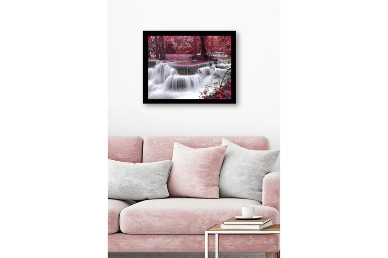 Inramad Canvastavla i trä - 41x56 cm - Vattenfall omgiven av färgglada träd och vegetation - Röd / Lila / Vit - Inredning - Tavlor & posters - Canvastavla