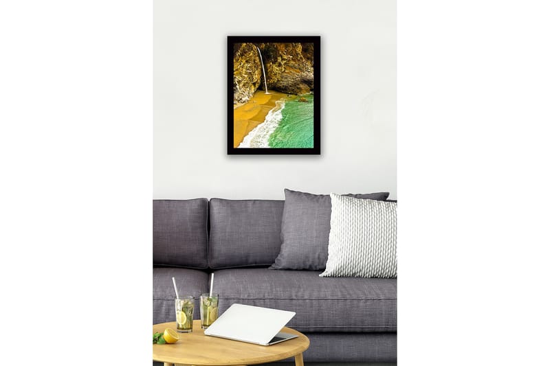 Inramad Canvastavla i trä - 41x56 cm - Vattenfall som rinner ner i en strandvik omgiven av klippor - Guld / Turkos / Grå - Inredning - Tavlor & posters - Canvastavla