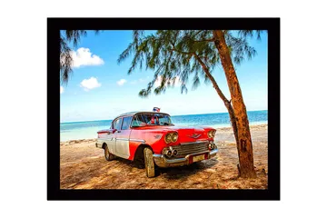 Inramad Canvastavla i trä - 41x56 cm - Vintage bil vid stranden med palmer i bakgrunden - Röd / Vit / Grå - Inredning - Tavlor & posters - Canvastavla