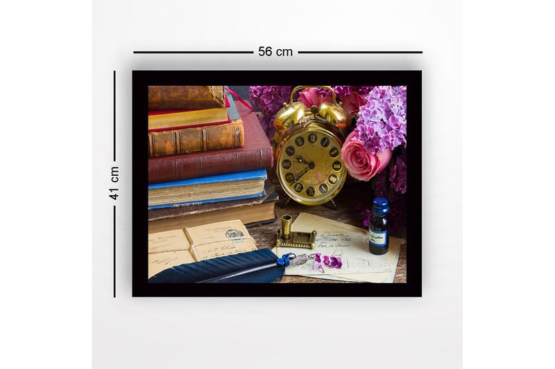 Inramad Canvastavla i trä - 41x56 cm - Vintage skrivbordsscen med böcker, klocka och blommor - Guld / Lila / Rosa - Inredning - Tavlor & posters - Canvastavla
